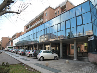 EDIFICIO PER ATTIVITÀ COMMERCIALI